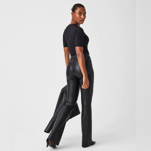 🌻Spanx 20457 Leather-Like Flare Pant - Picture 2 of 6
